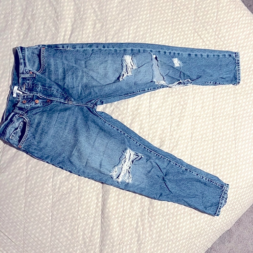 Med-Wash Button-up Ripped Mom Jeans